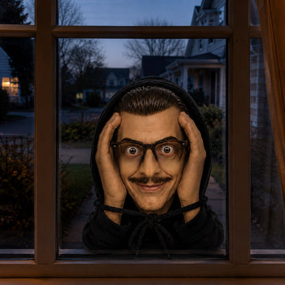 SCARY PEEPER